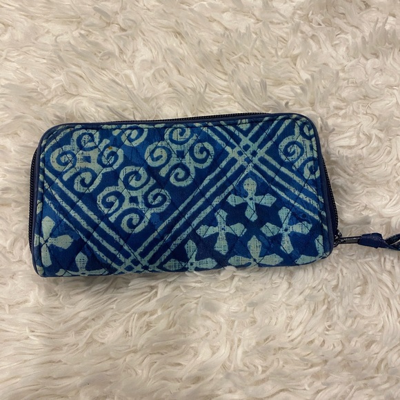 Vera Bradley RFID Signature Cotton Blue Cuban Tiles Georgia Wallet - Picture 1 of 6